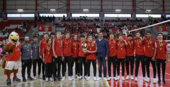 Juvenis do Sport Lisboa e Benfica são os Campeões Regionais 2023/2024