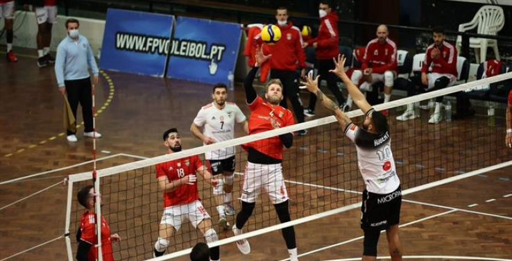 SL Benfica invicto no 1º lugar