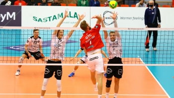 Benfica defronta Tours VB esta Terça-feira